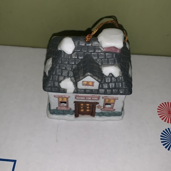 🎄🎅🎁VINTAGE DICKENS VILLAGE BELL LIGHTS ORNAMENT ROOMS FOR HIRE 🌲🎅🎁 - Picture 2 of 5